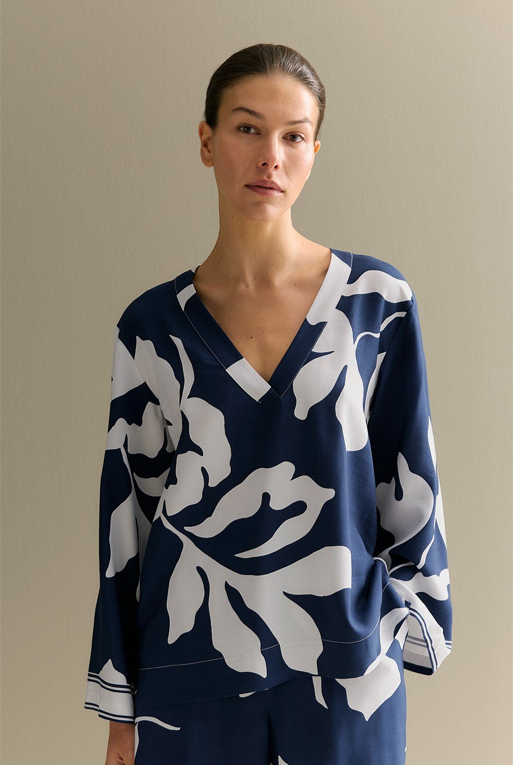 Palm Border Popover V Neck Blouse