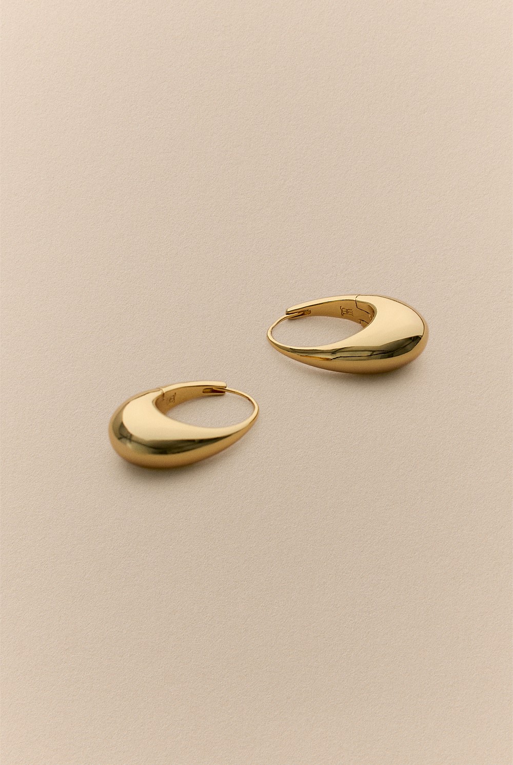 Etty Teardrop Hoops