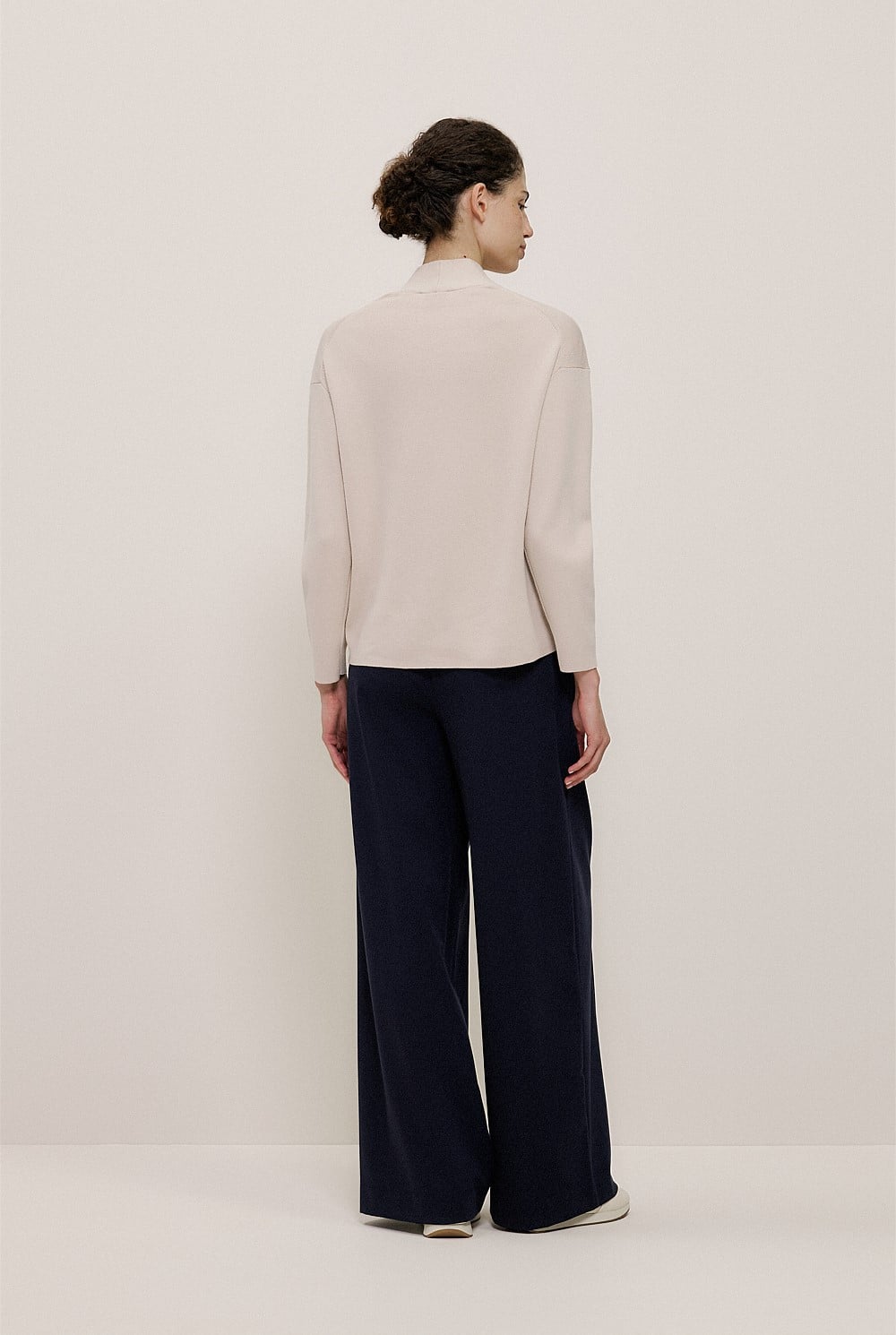 Sculpted V Neck Knit