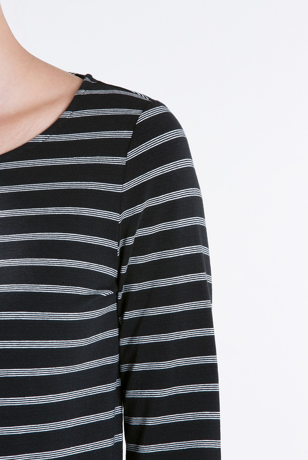 Long Sleeved Fine Striped T-Shirt