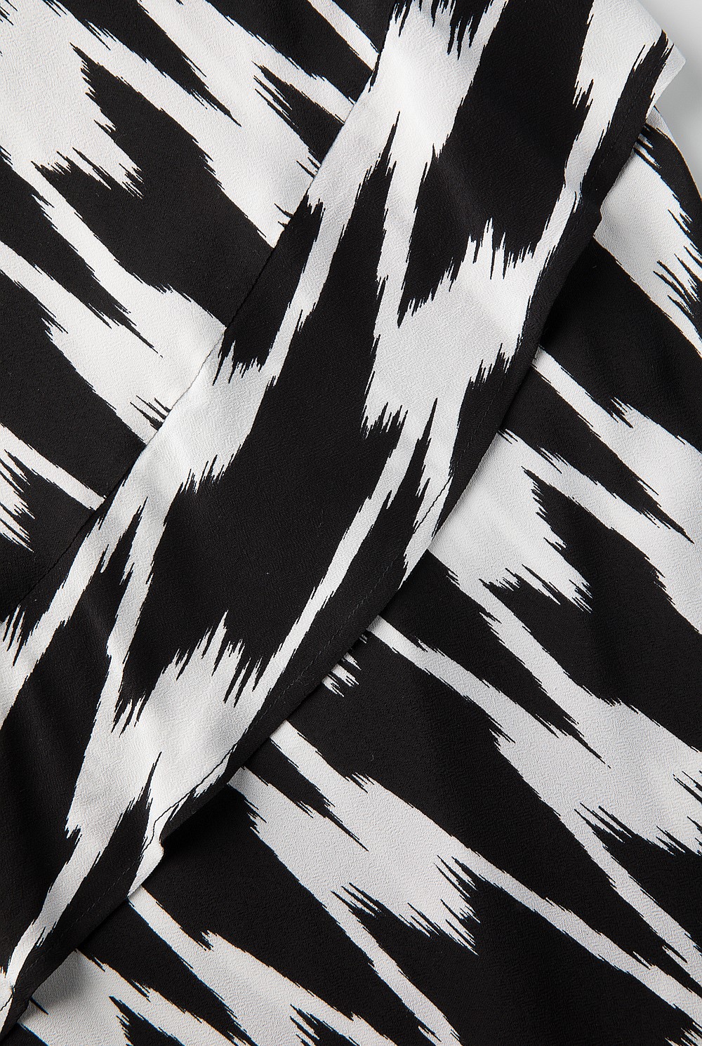 Graphic Print Flounce Dress